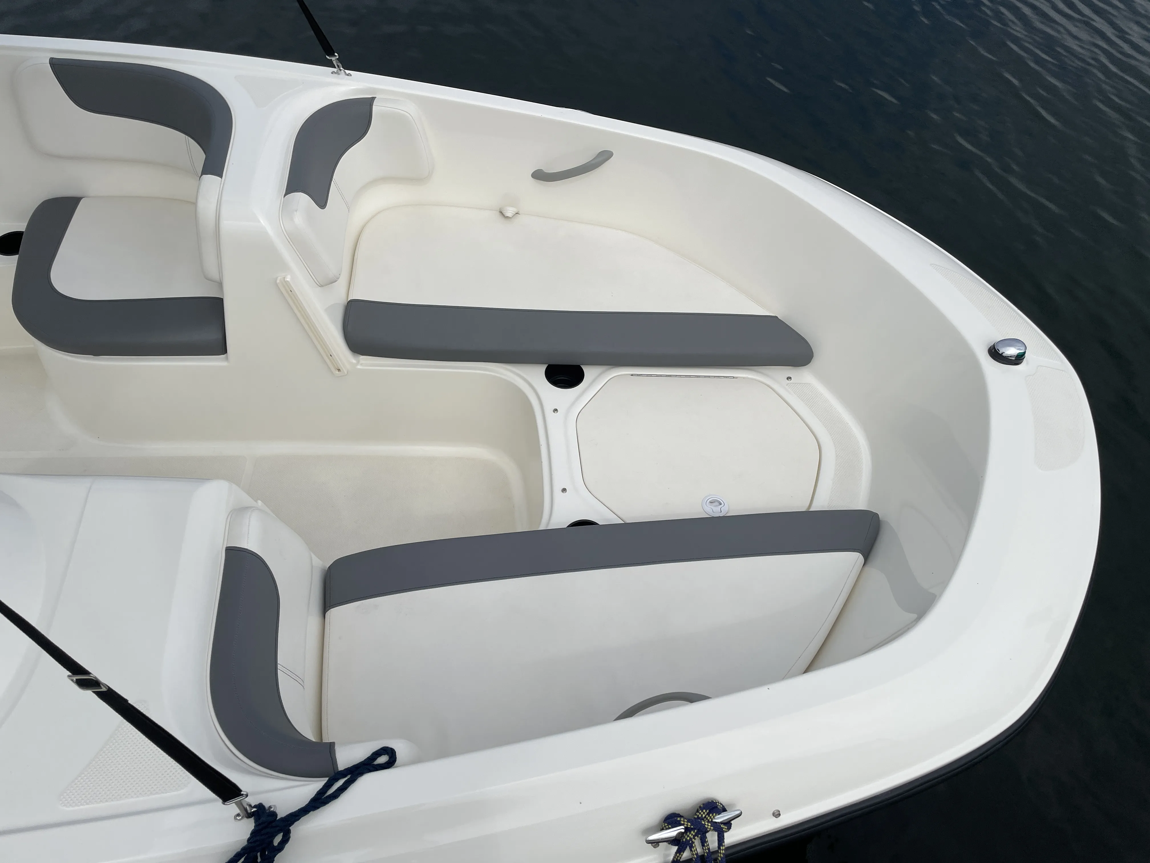 Bayliner E16 — фотография яхты 5
