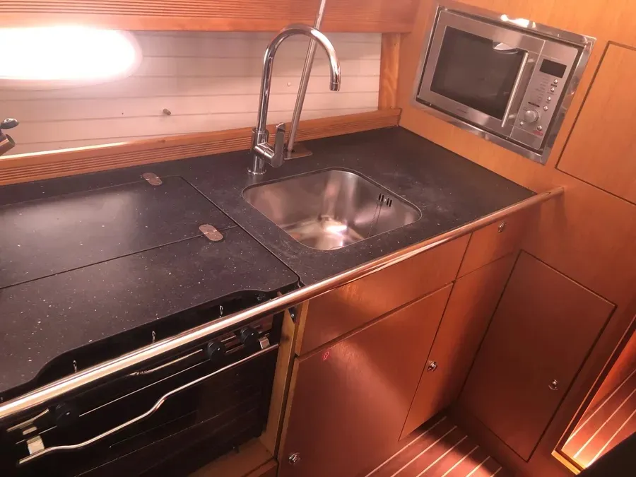 Bavaria 43 Cruiser AQUA DREAM — yacht photo 6