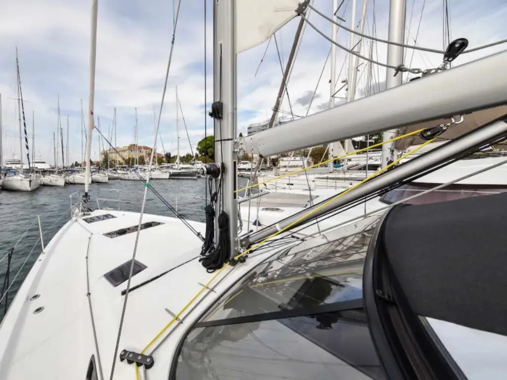 Sun Loft 47 NEW HORIZONS — yacht photo 10
