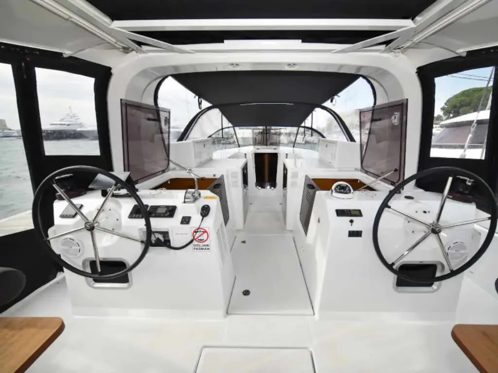 Sun Loft 47 NEW HORIZONS — yacht photo 12