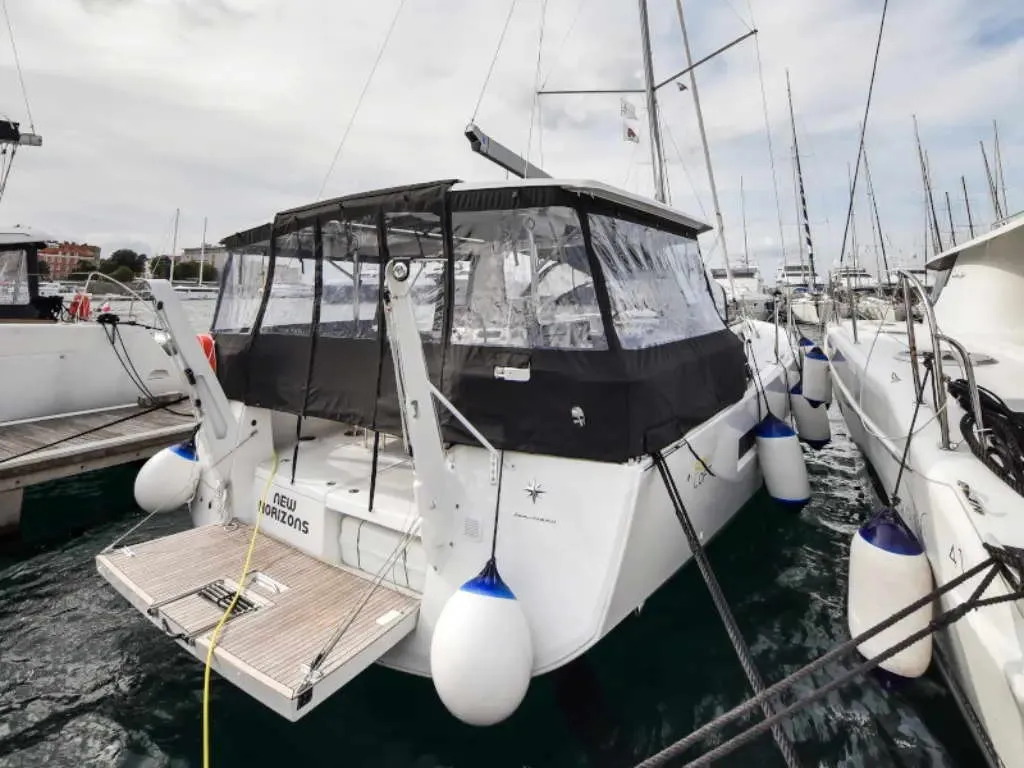 Sun Loft 47 NEW HORIZONS — yacht photo 9