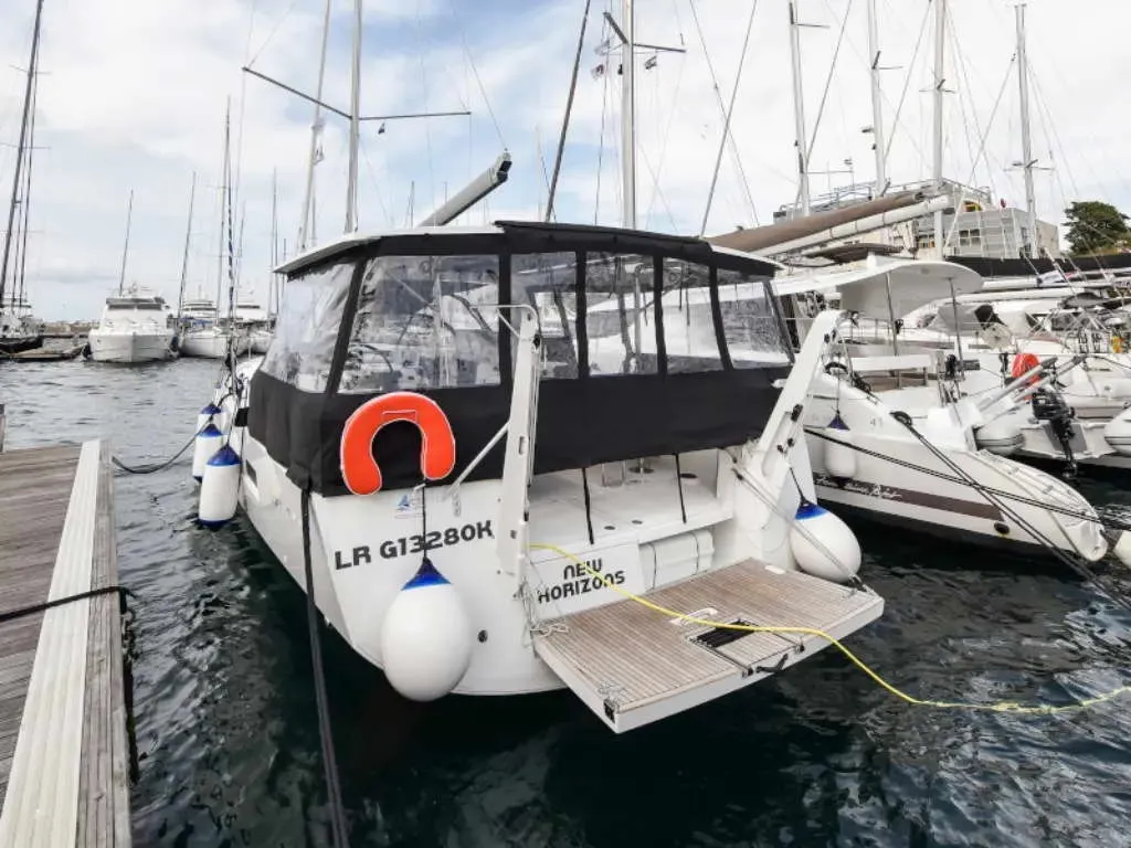 Sun Loft 47 NEW HORIZONS — yacht photo 4
