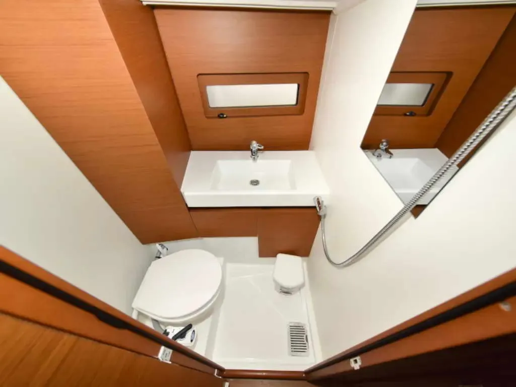 Sun Loft 47 NEW HORIZONS — yacht photo 2