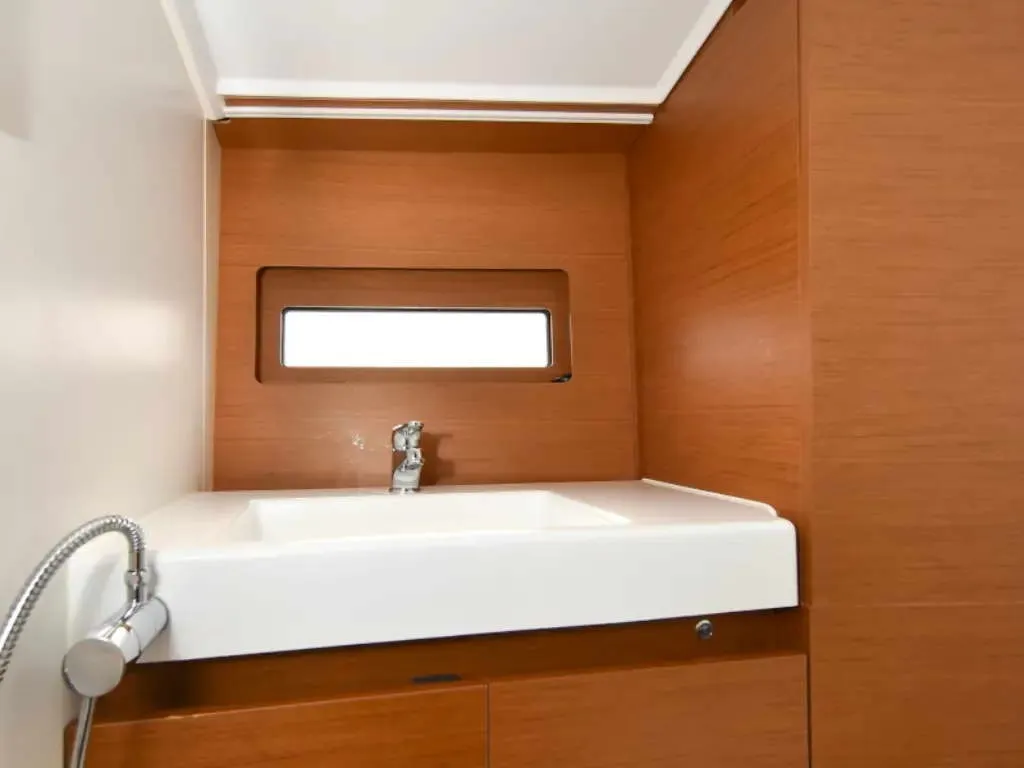 Sun Loft 47 NEW HORIZONS — yacht photo 11