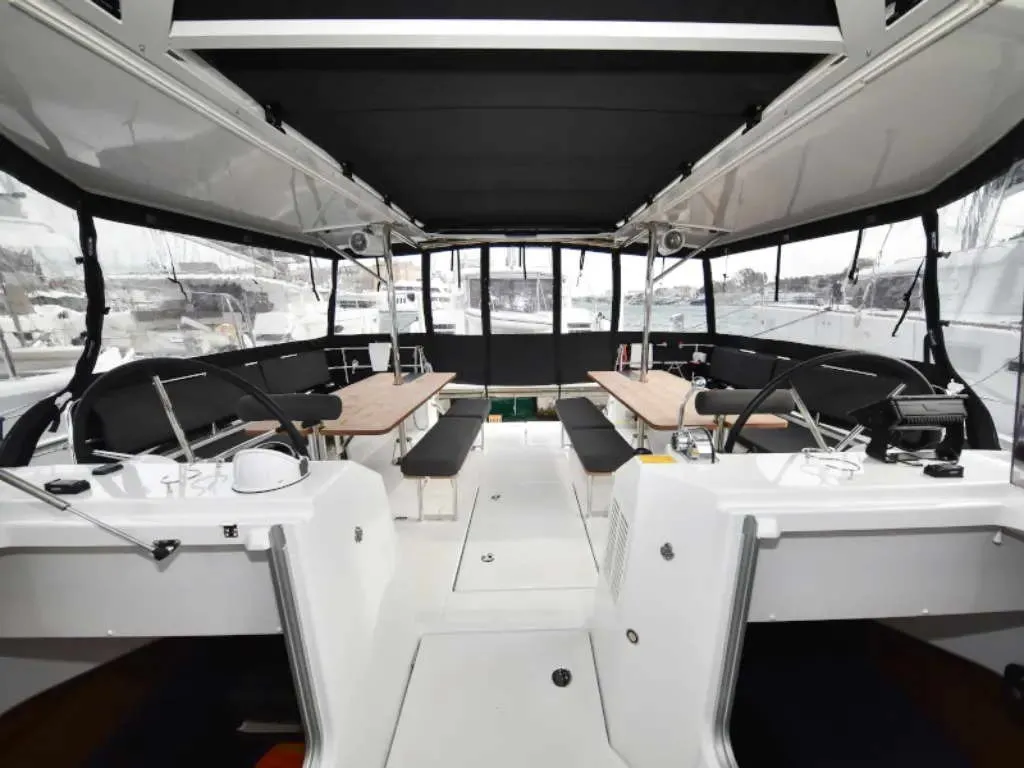 Sun Loft 47 NEW HORIZONS — yacht photo 3