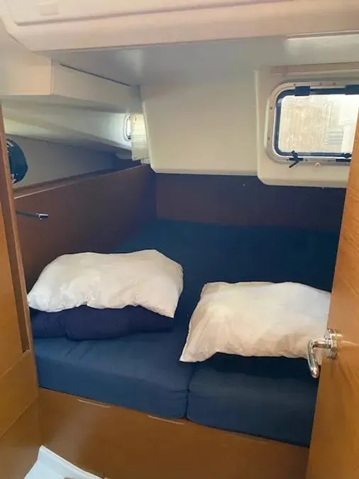 Sun Odyssey 440 GOJI BERRY — фотография яхты 7