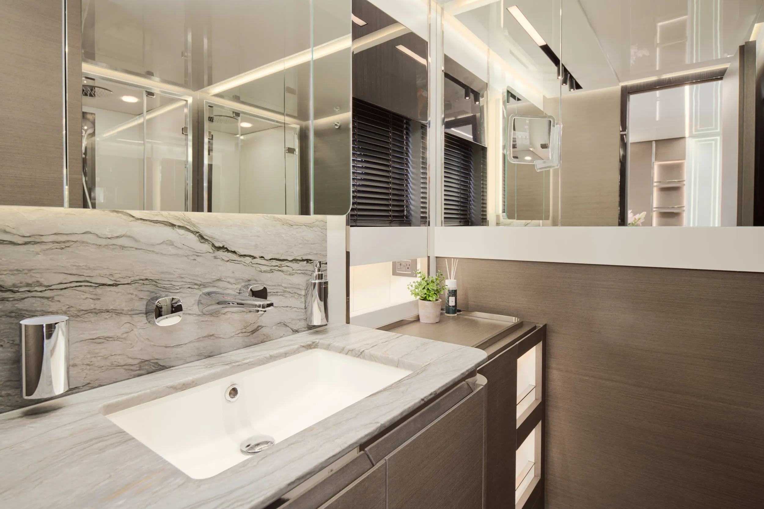 Azimut S8 MYNE — foto dello yacht n. 2