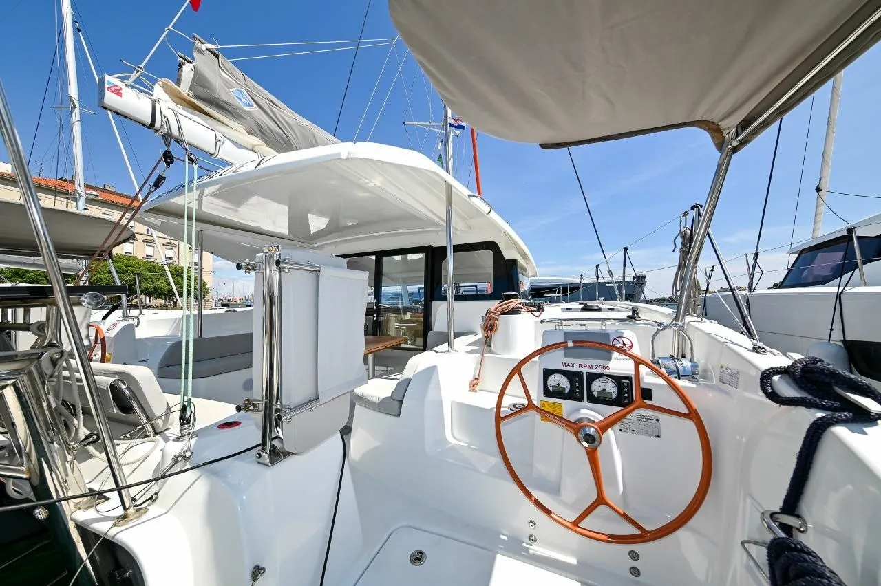 Excess 11 ISLAND BLUE V — yacht photo 2