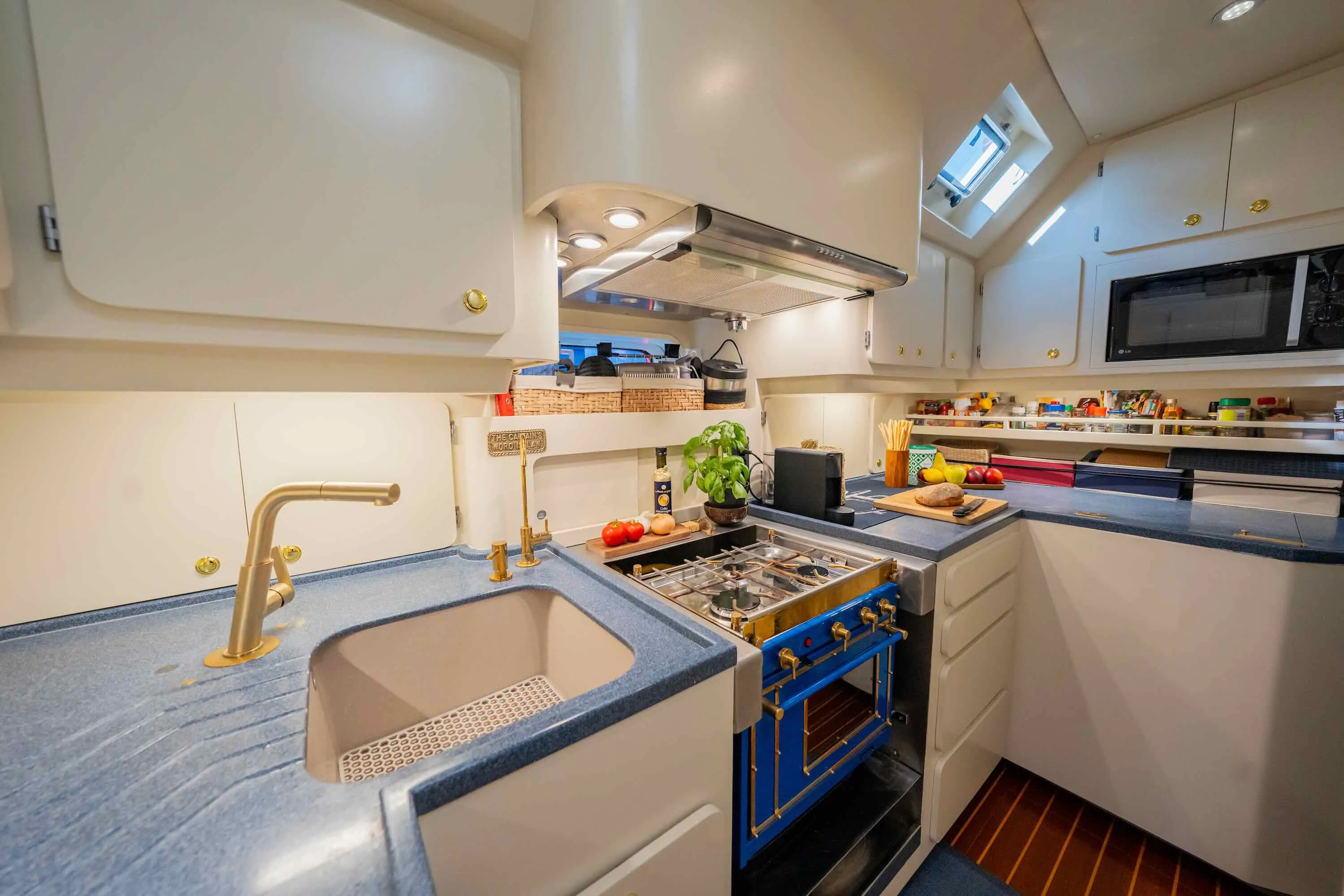 CNB 76 Lilla — yacht photo 25