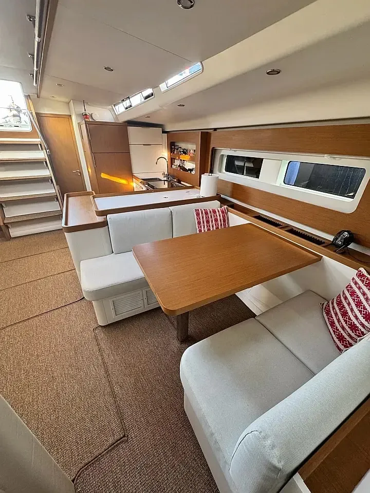 First 53 Premium — yacht photo 7