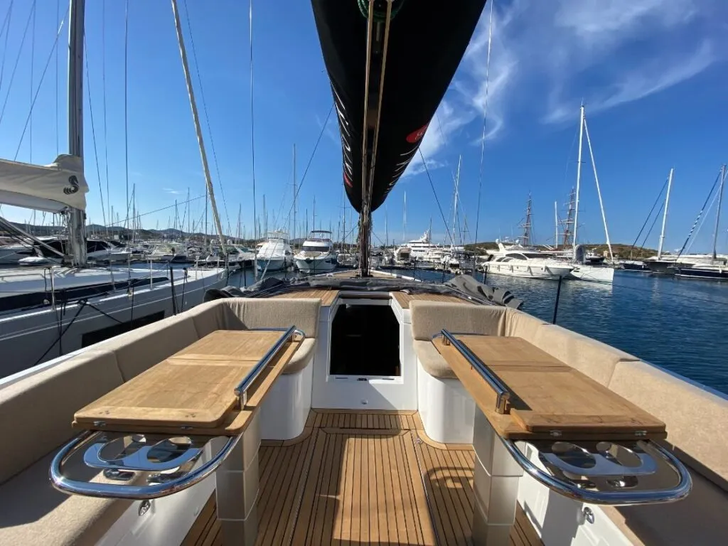 First 53 Premium — yacht photo 4