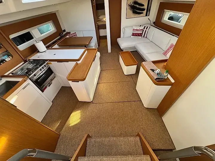First 53 Premium — yacht photo 2