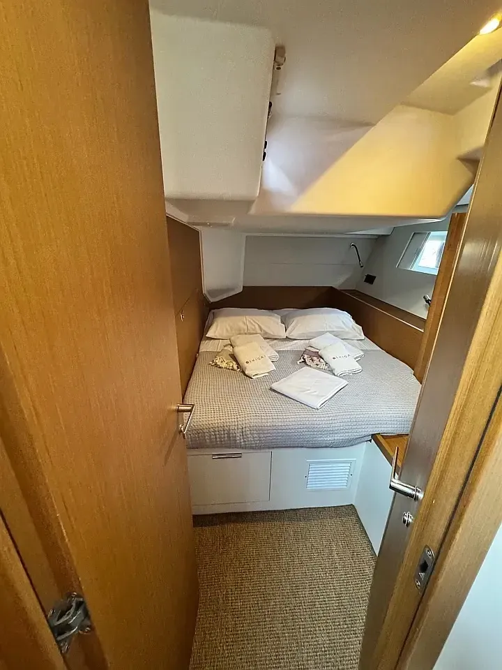 First 53 Premium — yacht photo 5
