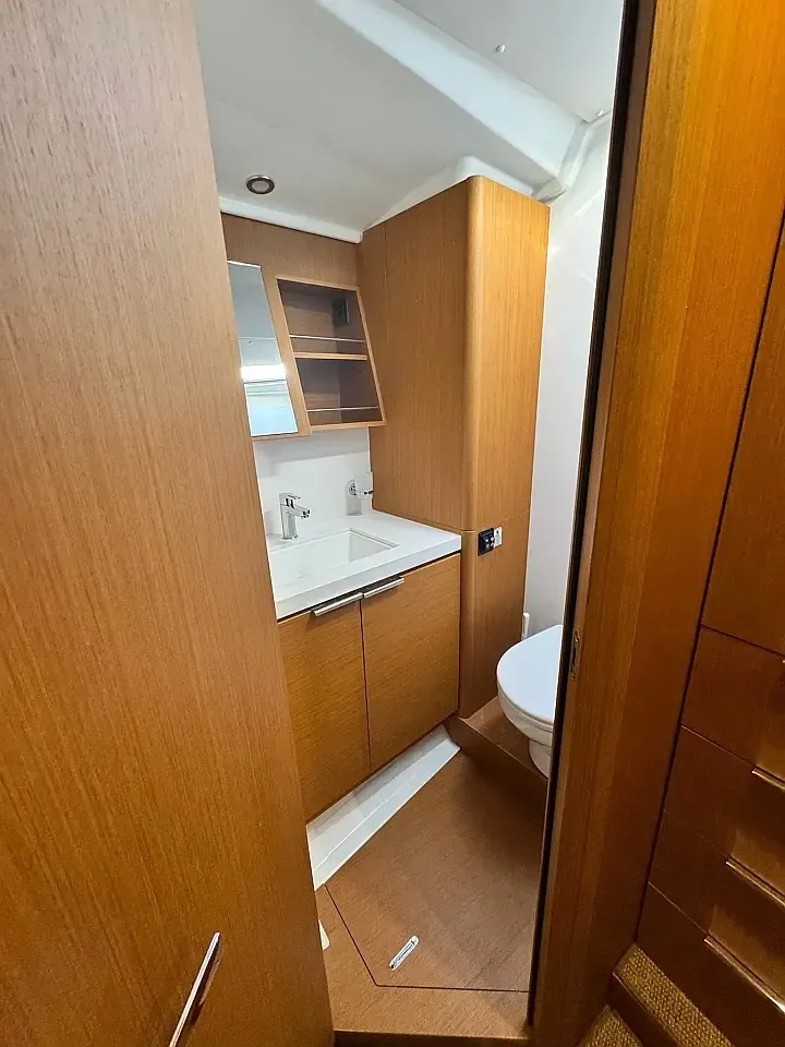 First 53 Premium — yacht photo 3