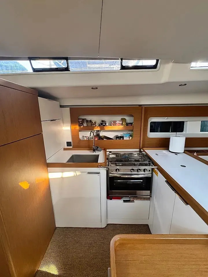 First 53 Premium — yacht photo 9