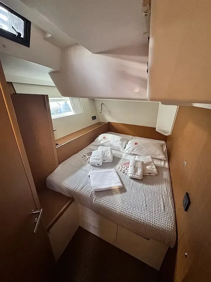 First 53 Premium — yacht photo 8