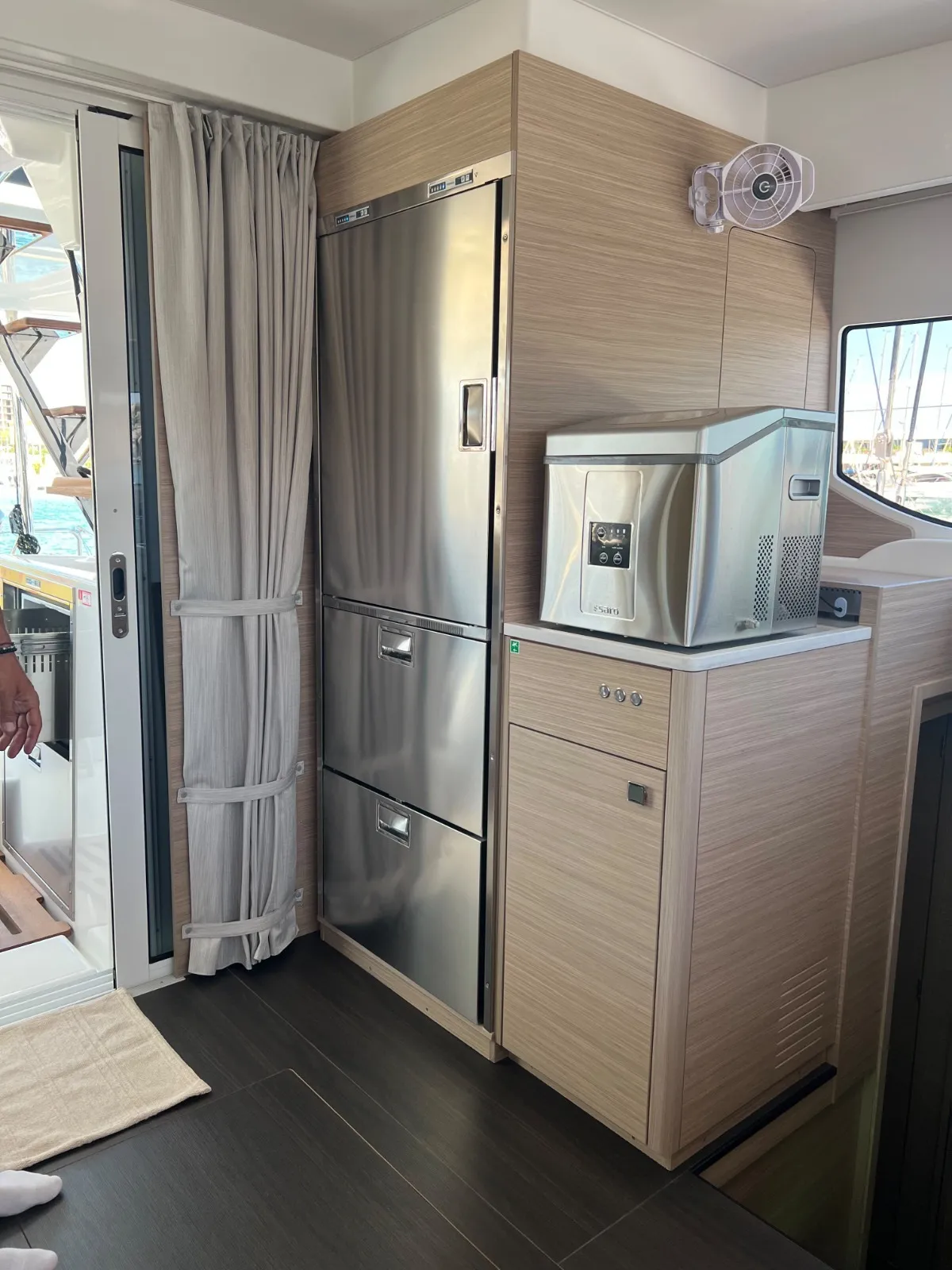 Lagoon 43 Too White — yacht photo 14