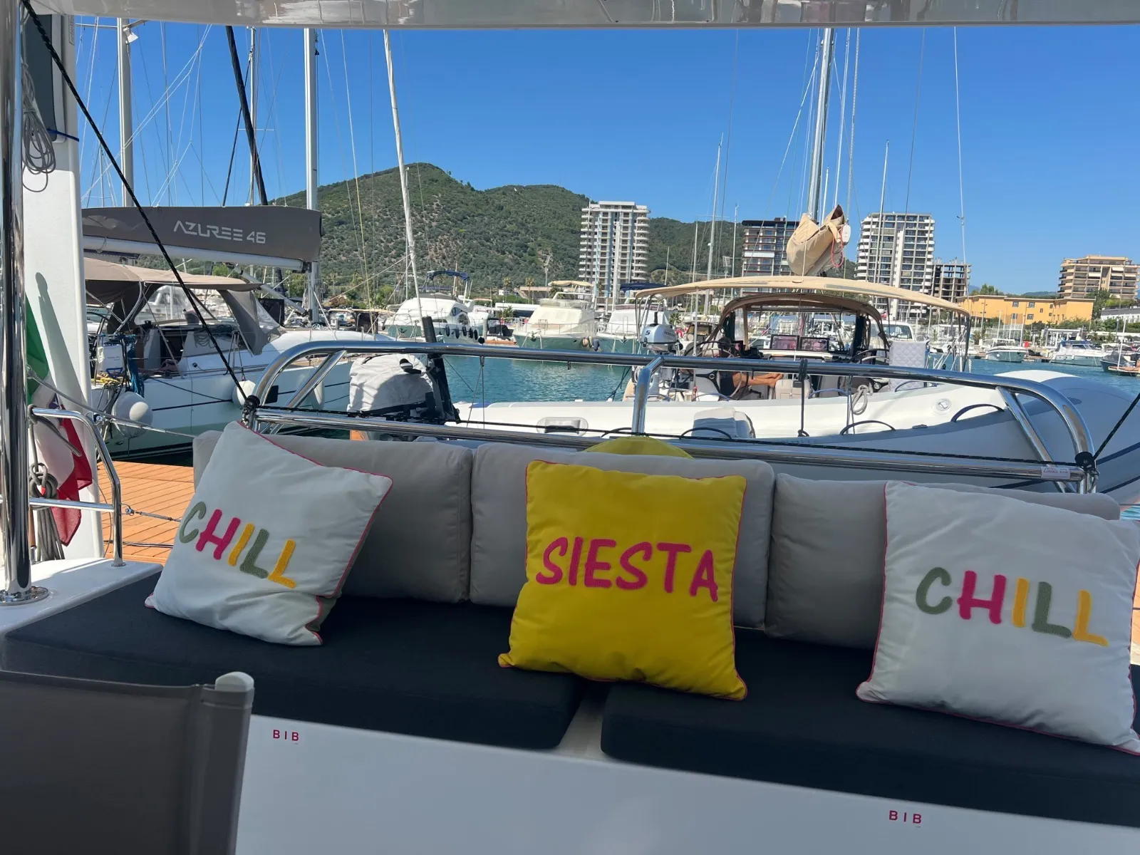 Lagoon 43 Too White — yacht photo 25