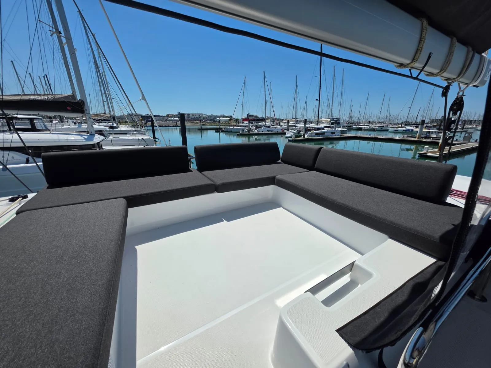 Lagoon 43 Too White — yacht photo 18