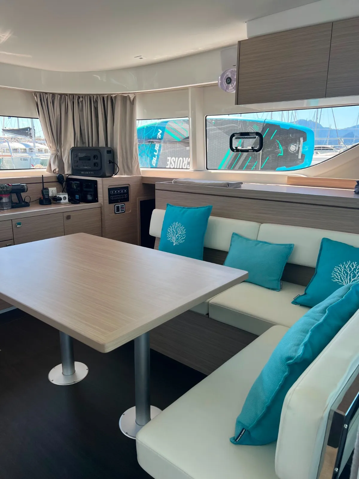 Lagoon 43 Too White — yacht photo 15