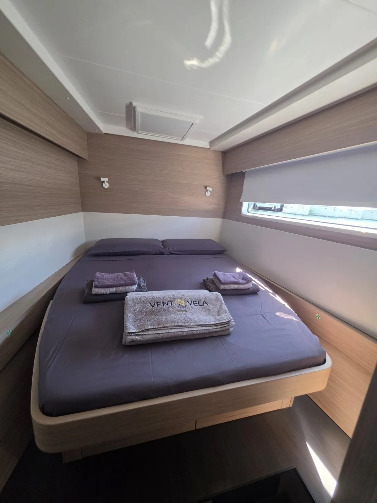 Lagoon 43 Too White — yacht photo 31