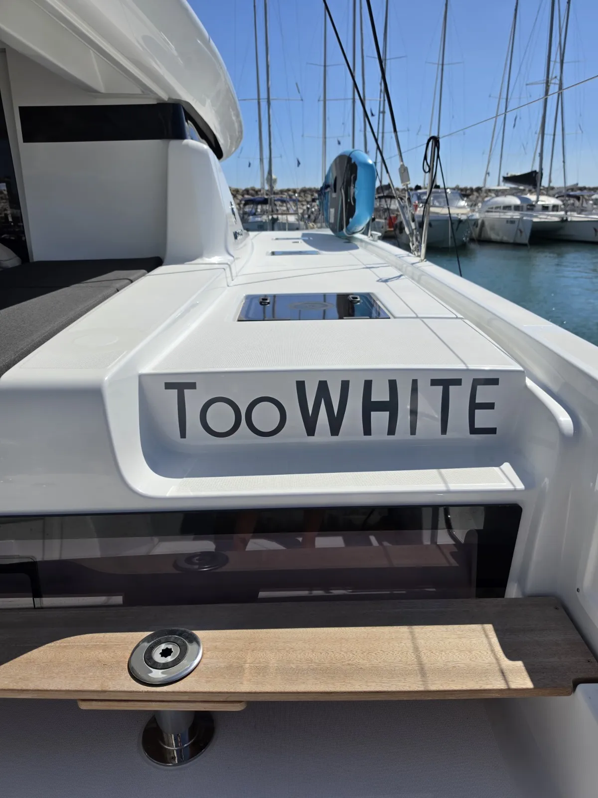 Lagoon 43 Too White — yacht photo 2