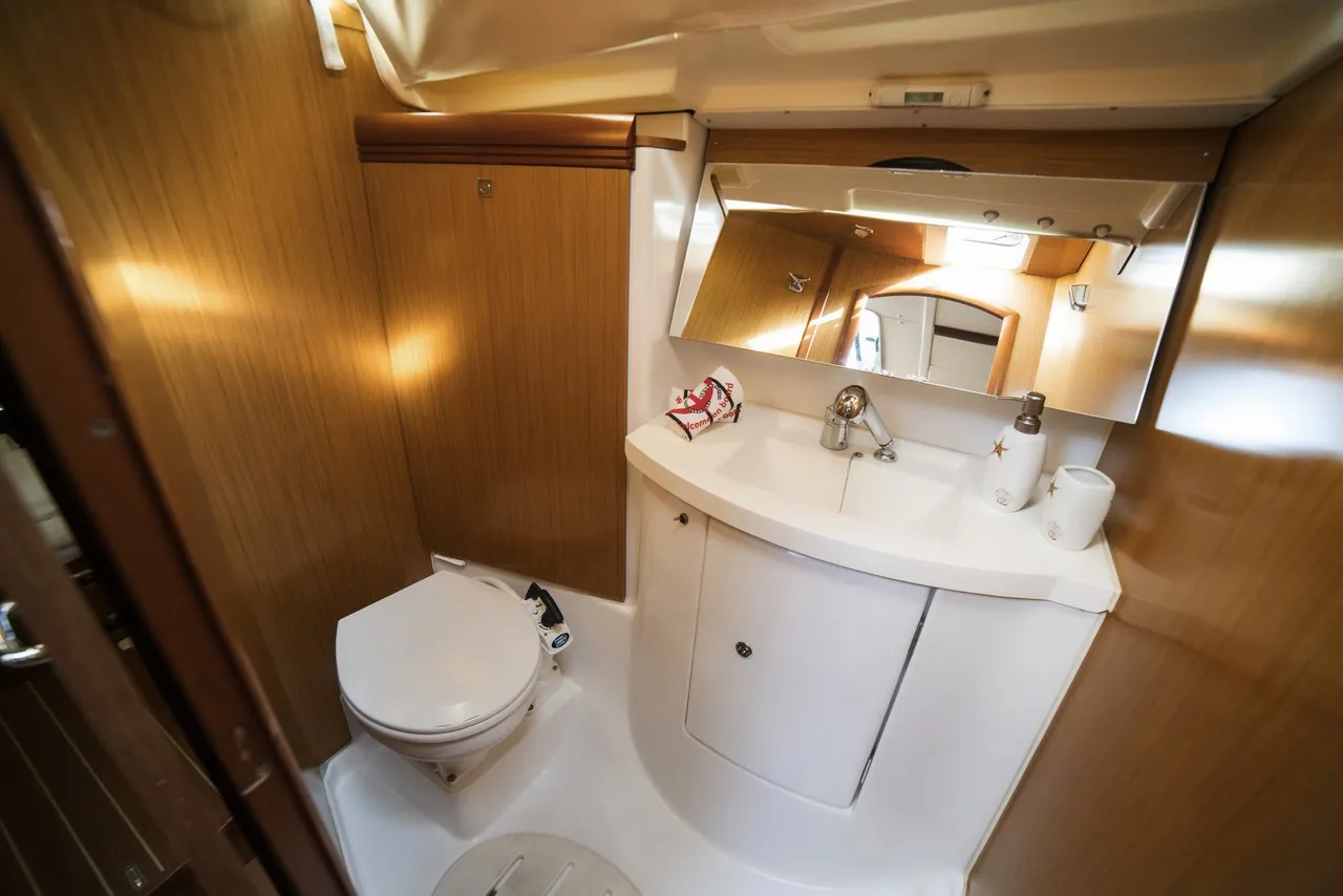 Sun Odyssey 42 i Triton — фотография яхты 3