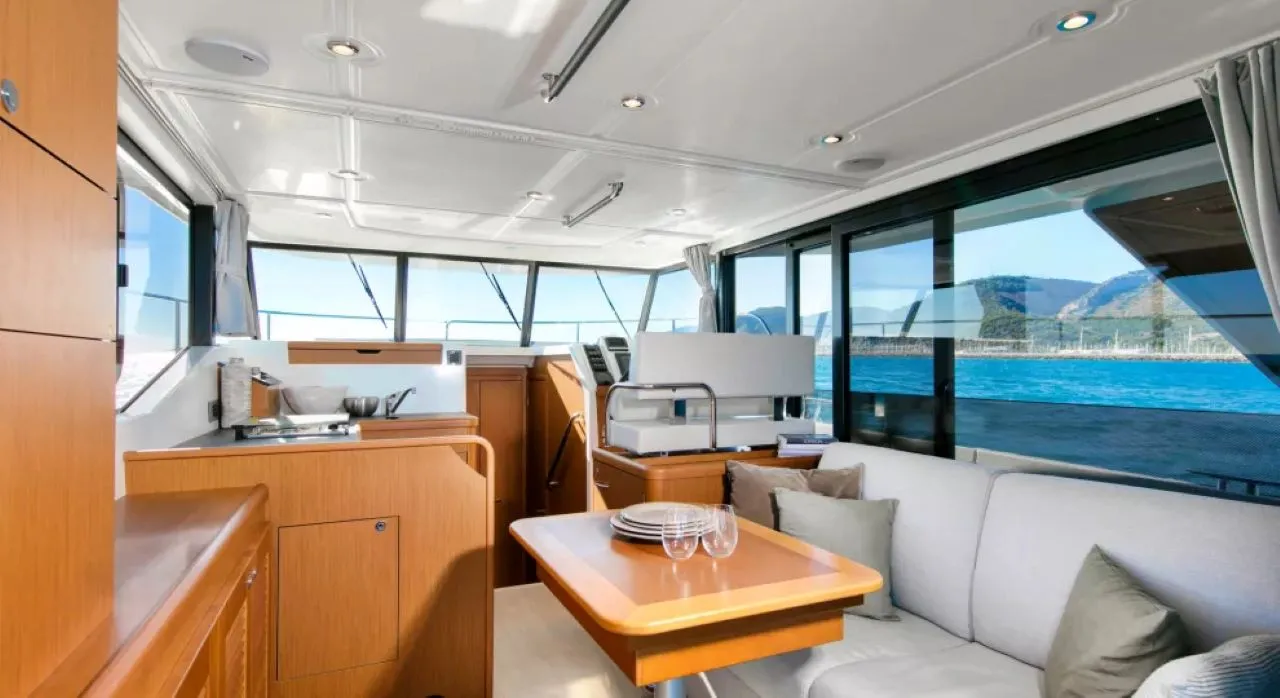 Swift Trawler 35 KAYCI — фотография яхты 3