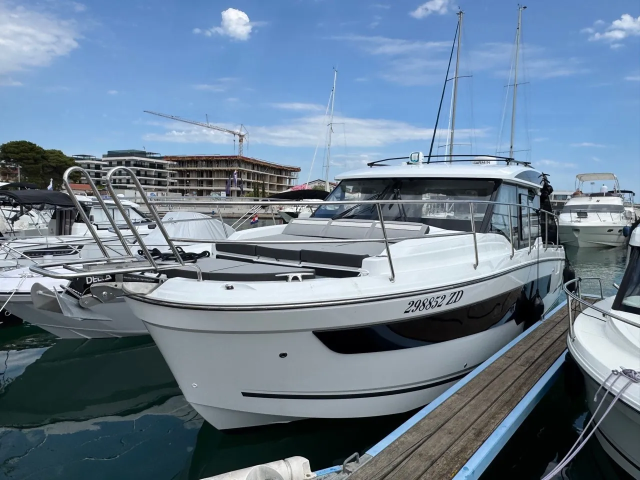 Jeanneau Merry Fisher 1095 Serendipity — фотография яхты 1