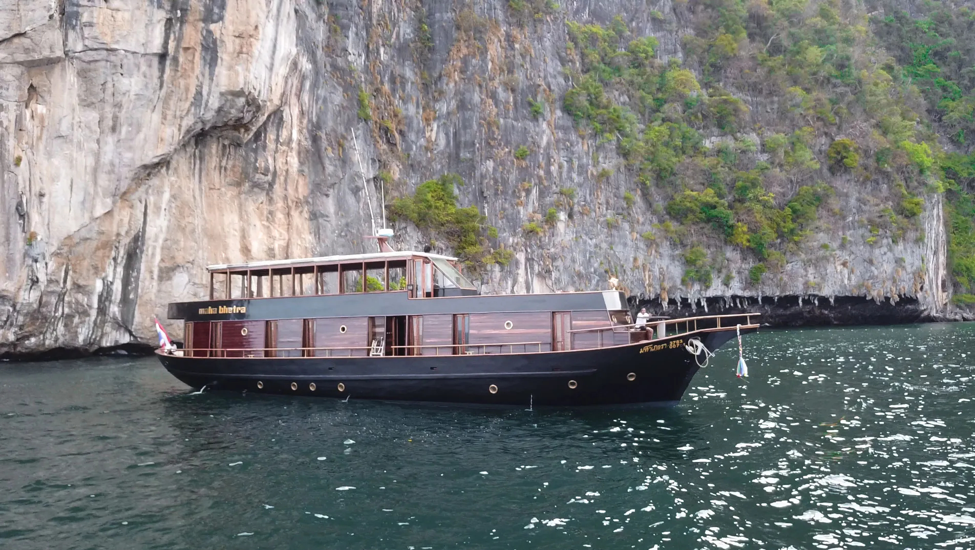Motoryacht Maha Bhetra — Yachtfoto 20