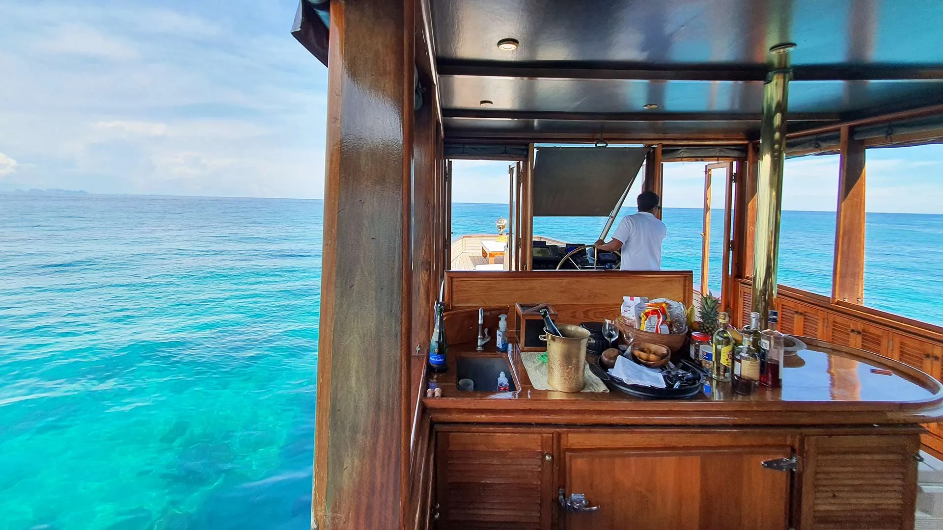 Motoryacht Maha Bhetra — Yachtfoto 23