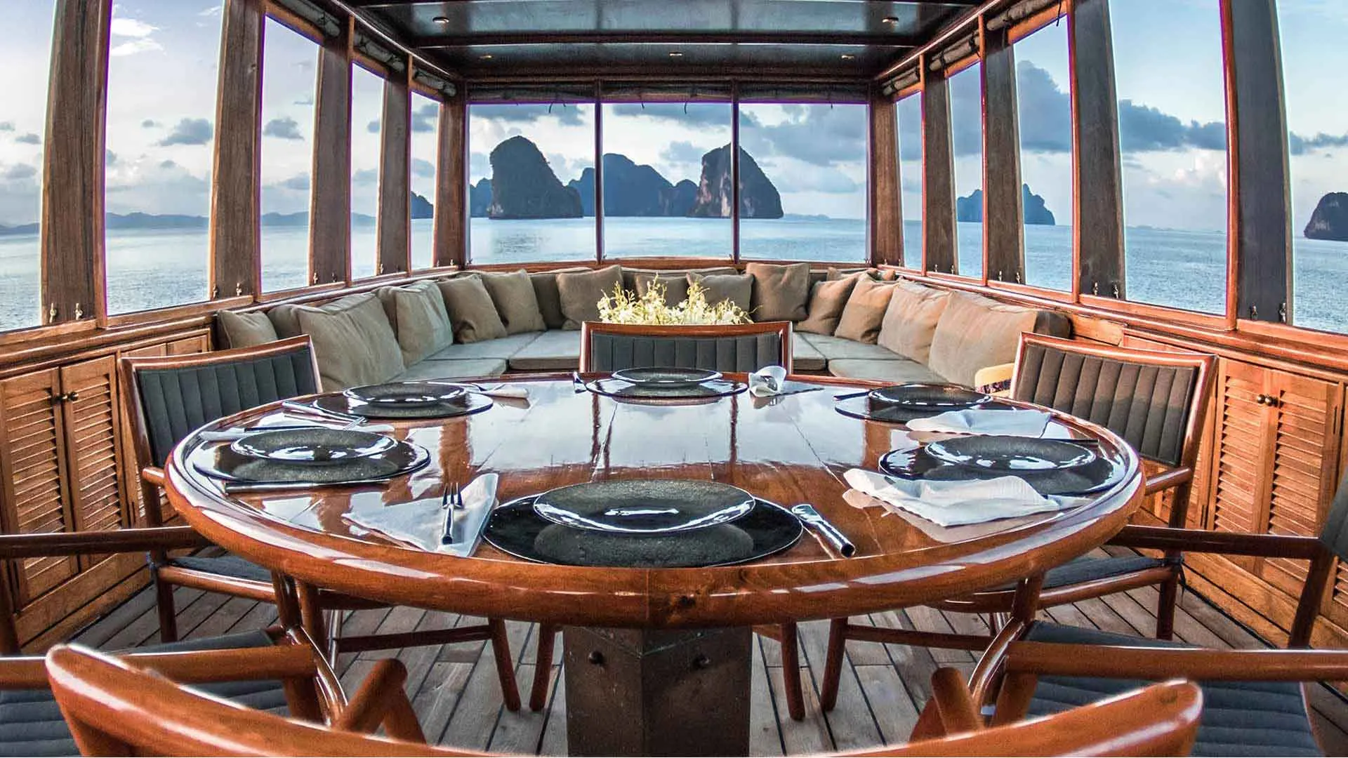 Motoryacht Maha Bhetra — Yachtfoto 33