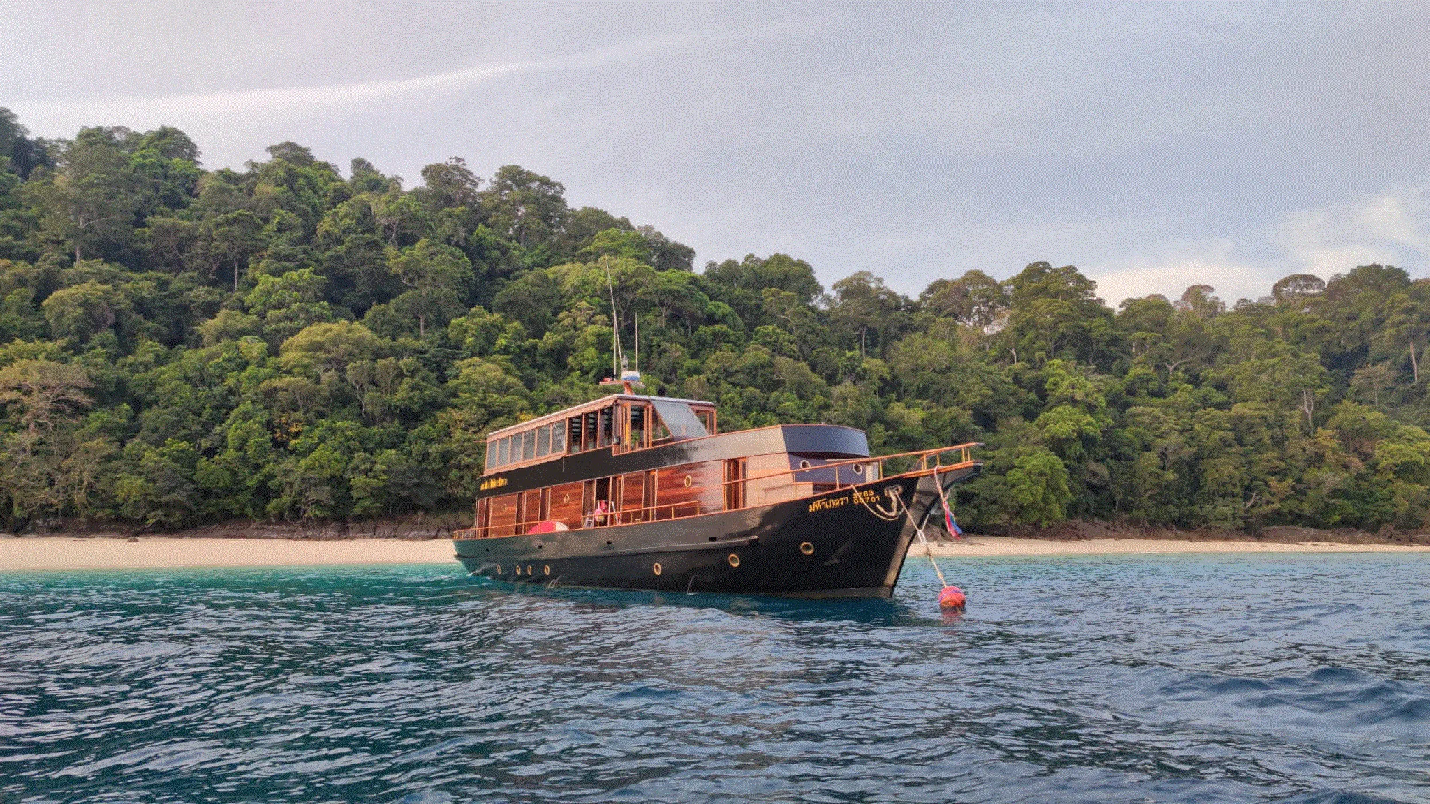 Motoryacht Maha Bhetra — Yachtfoto 35