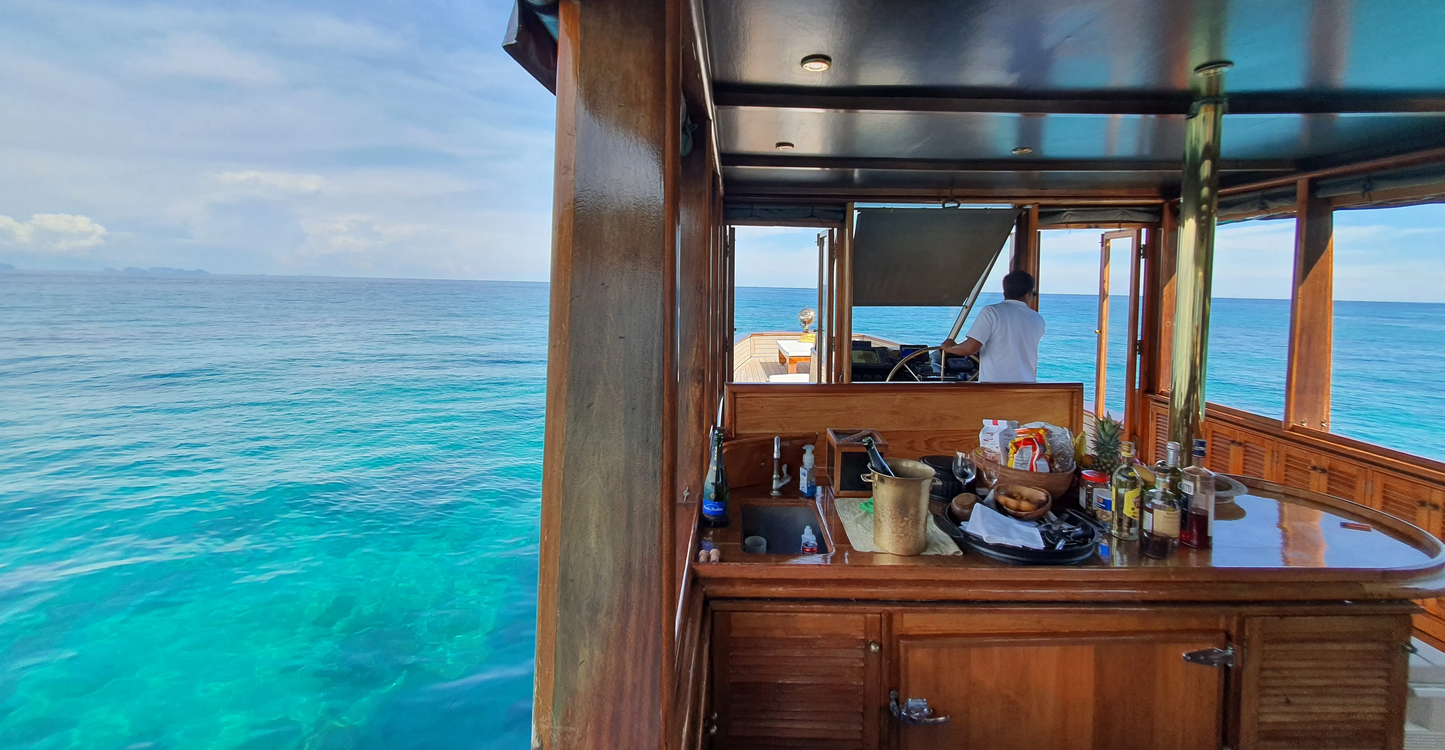 Motoryacht Maha Bhetra — Yachtfoto 9