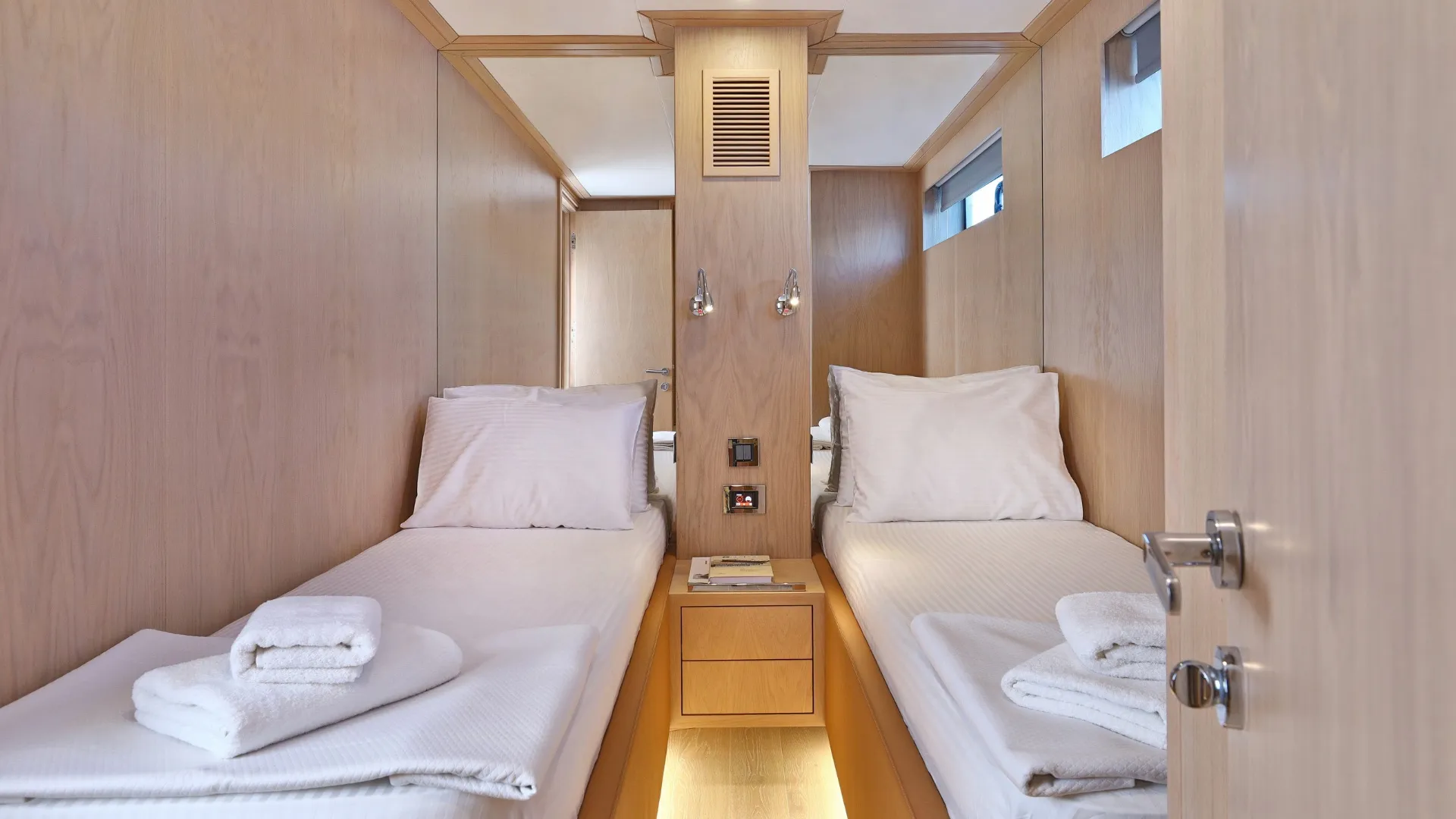 Aegean Explorer M26 Ukiel — yacht photo 10
