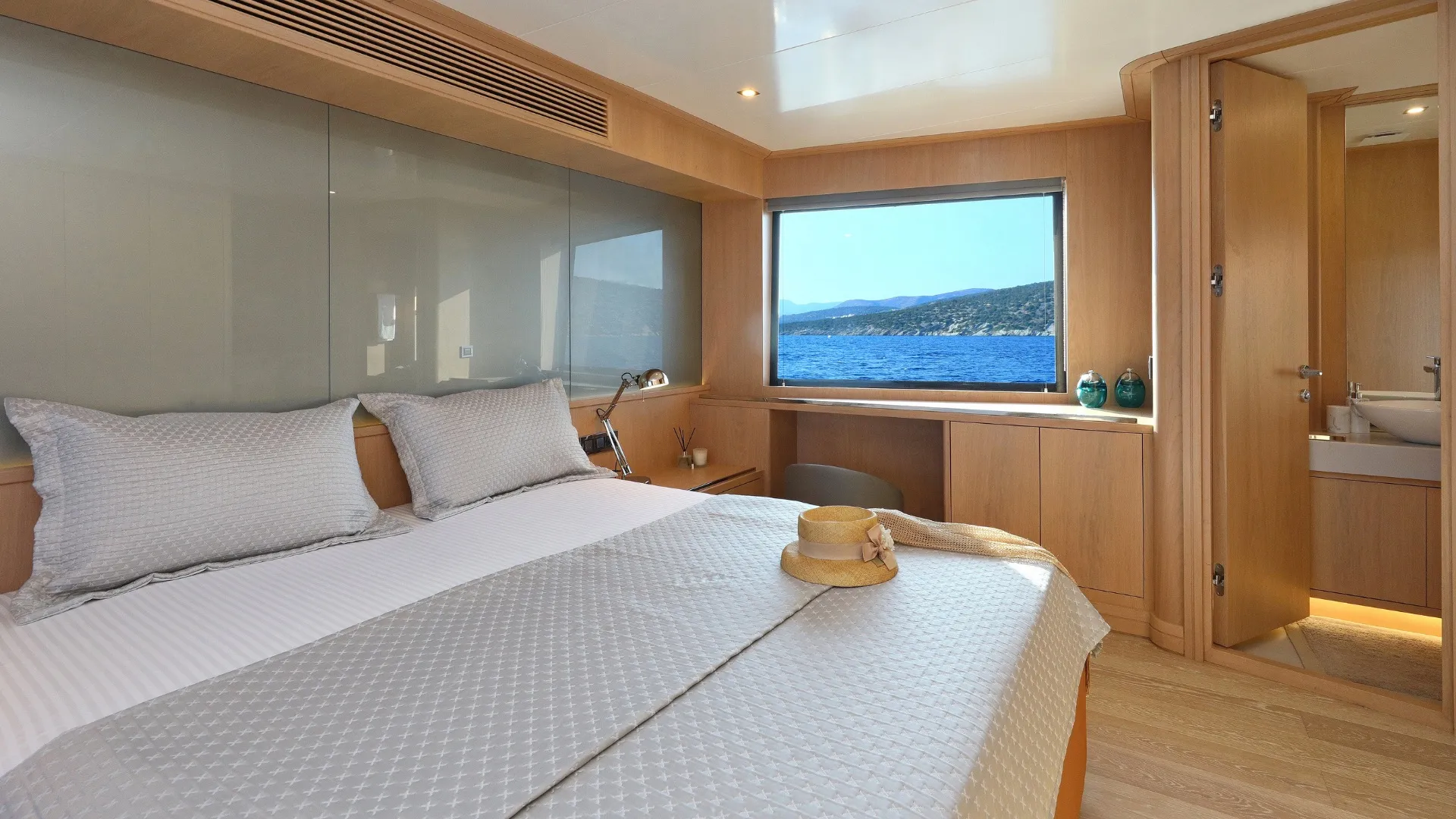 Aegean Explorer M26 Ukiel — yacht photo 5