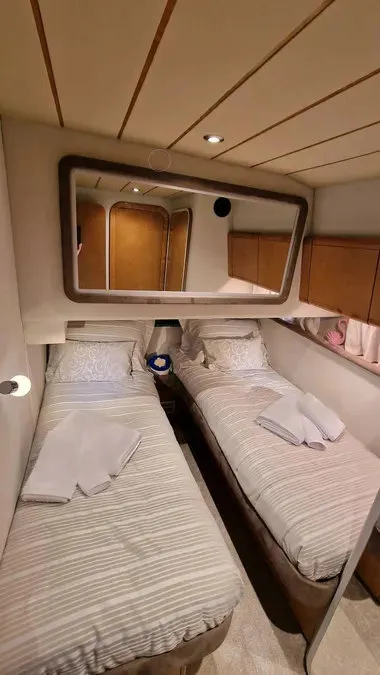 Ferretti 52 BLUE DREAM — yacht photo 10