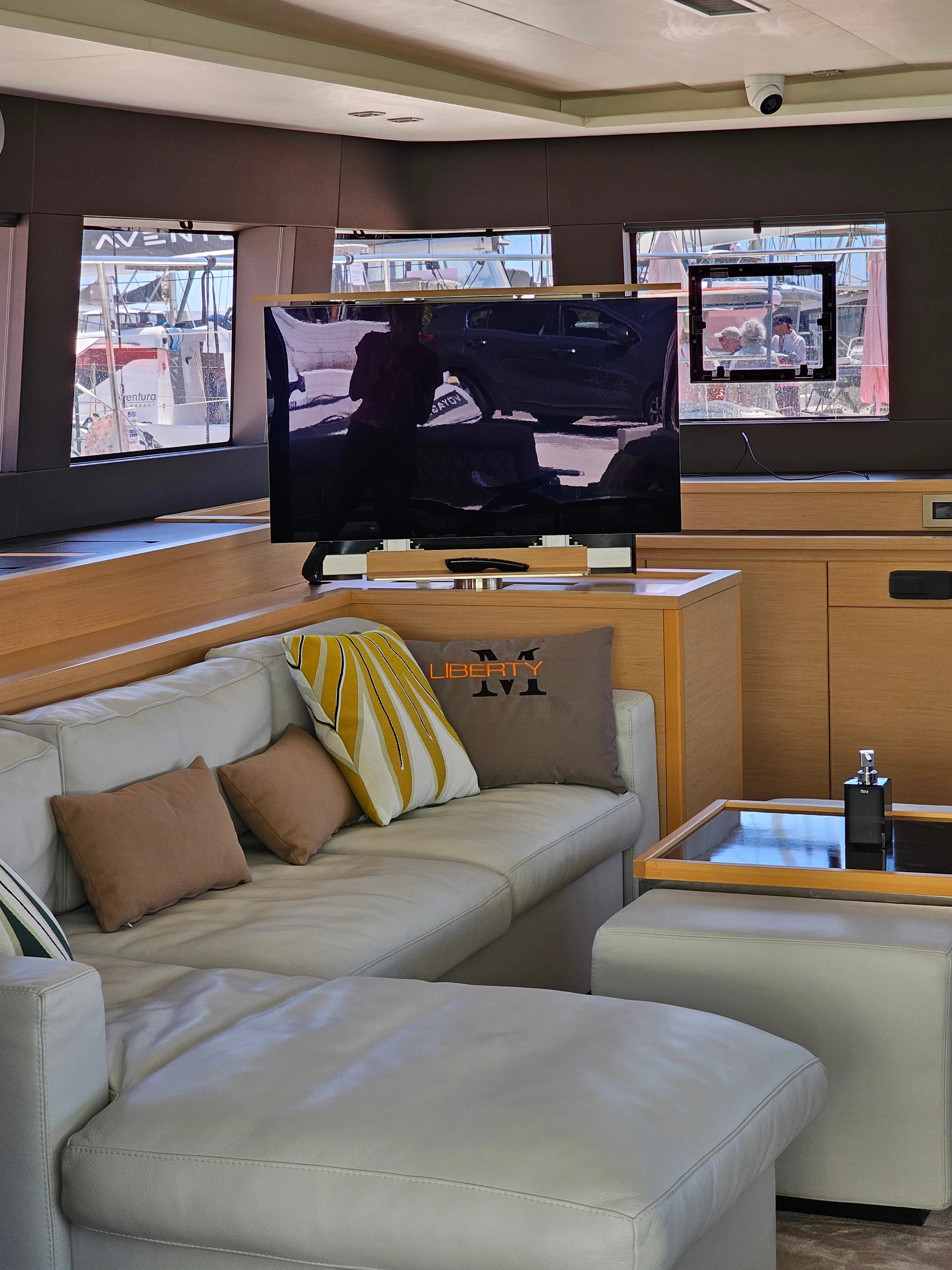Lagoon Power 630 Premium + — jahtikuva 2