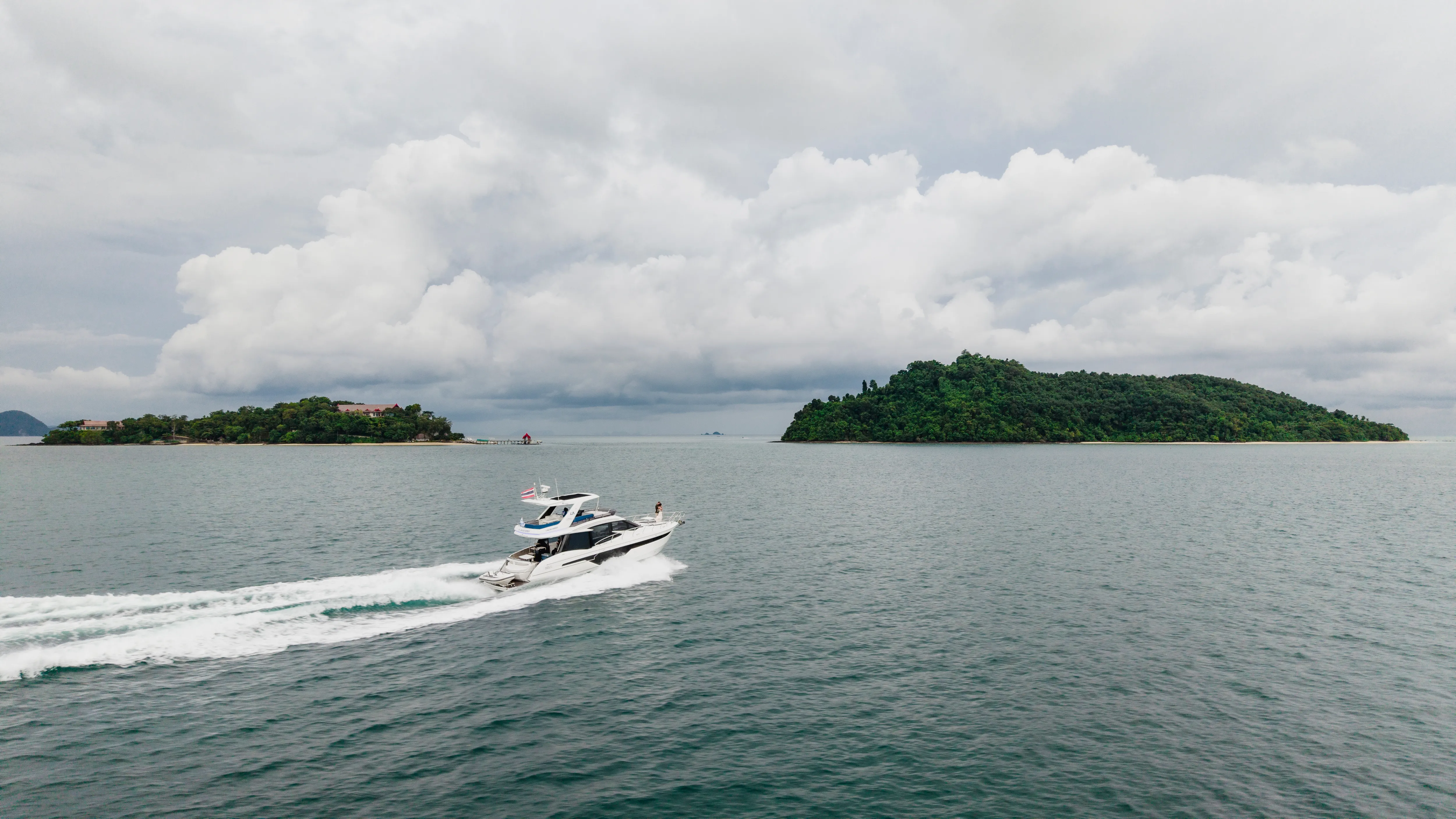Galeon 500 Fly Liquid Asset — Yachtfoto 2