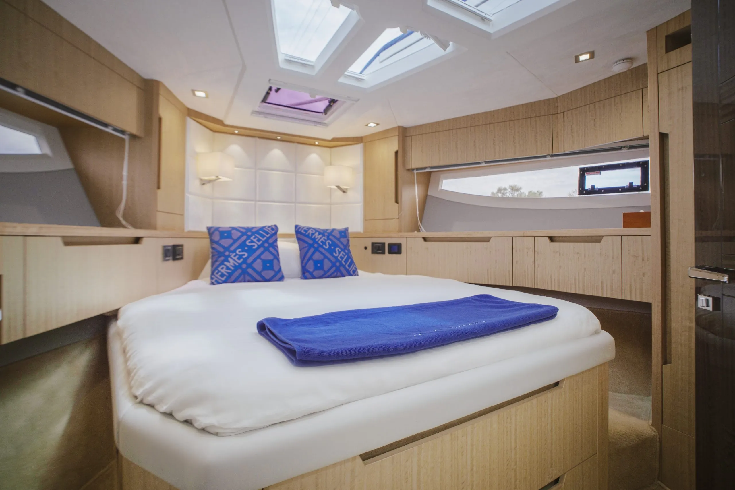 Galeon 500 Fly Liquid Asset — Yachtfoto 3