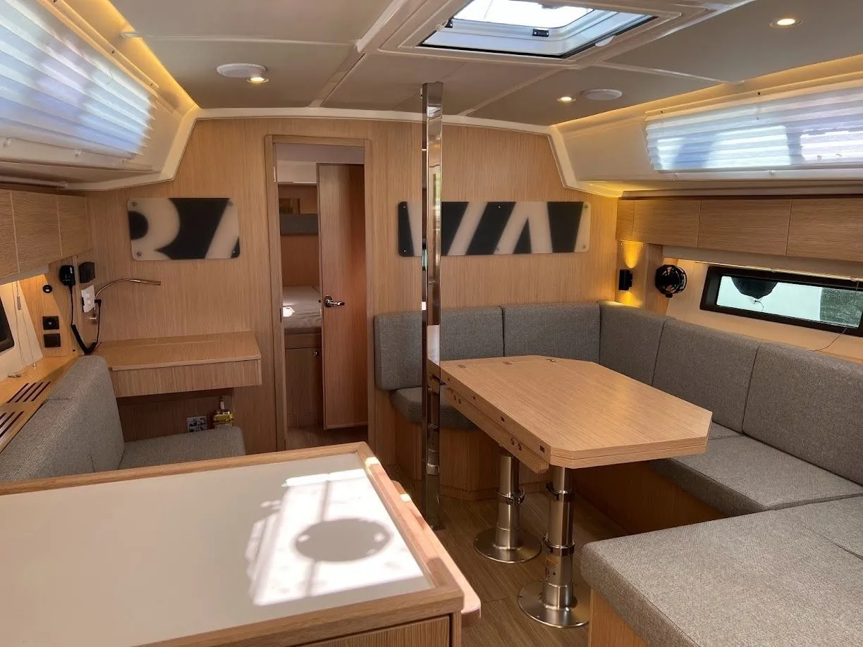 Bavaria C42 SOFIA — фотография яхты 3