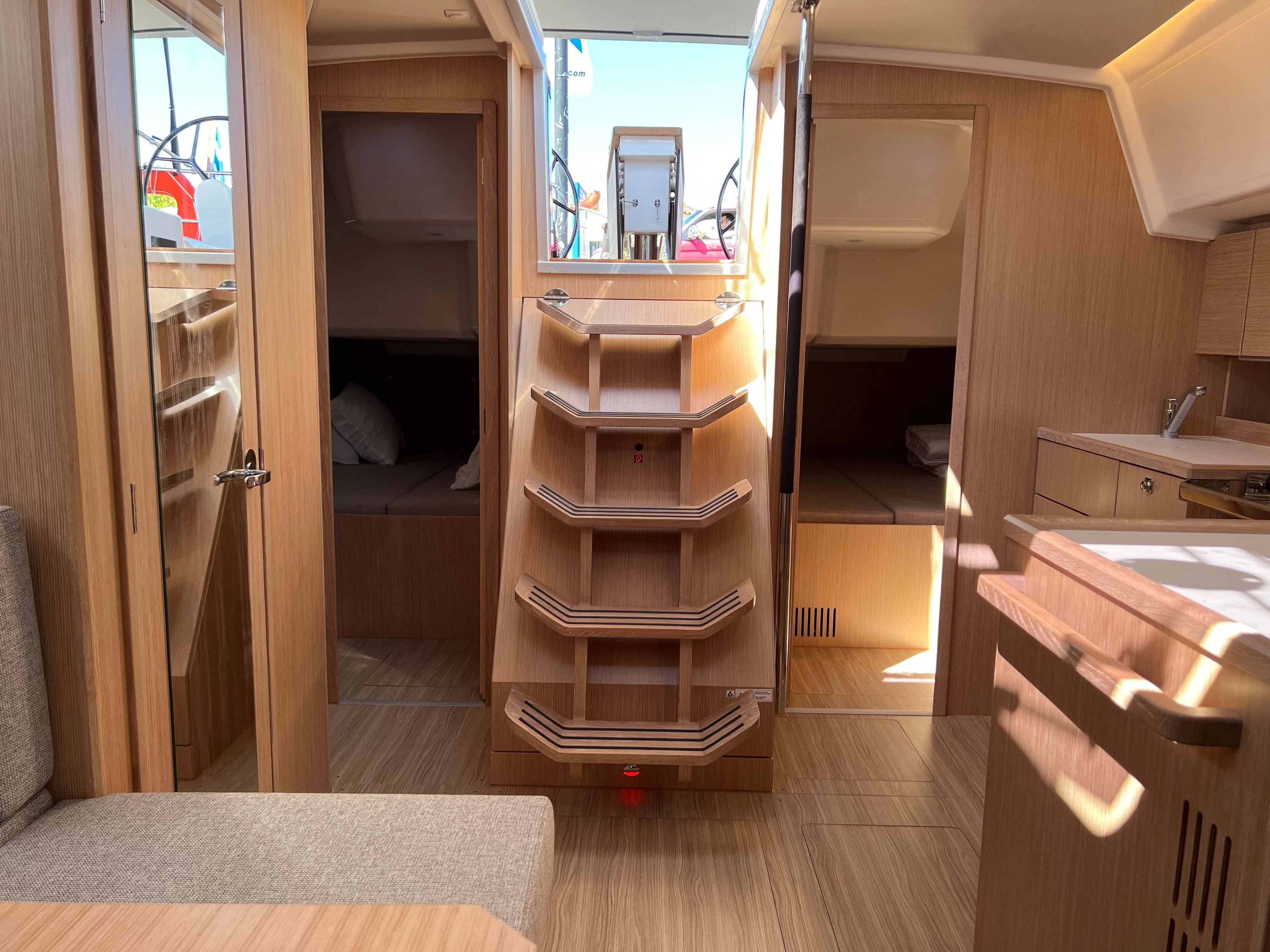 Bavaria C42 SOFIA — фотография яхты 5