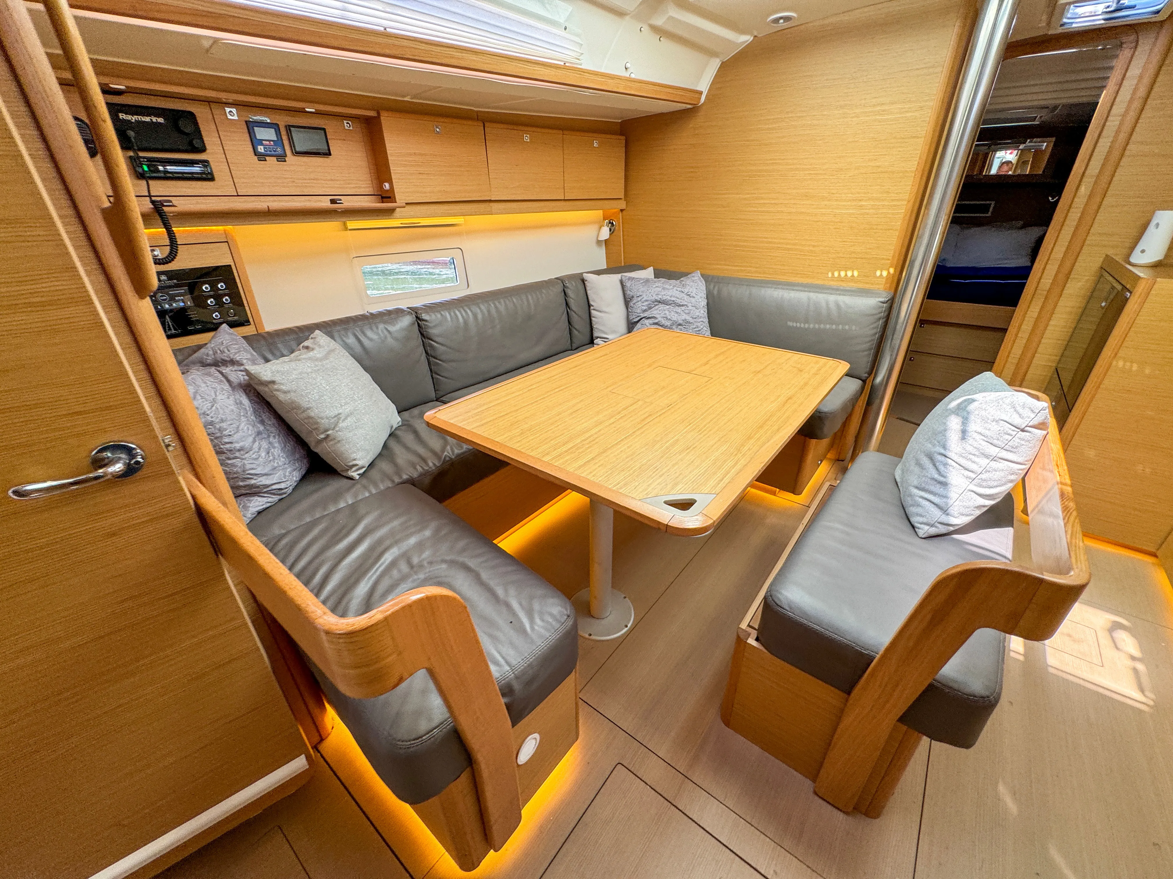 Dufour 430 Slowdown — yacht photo 8