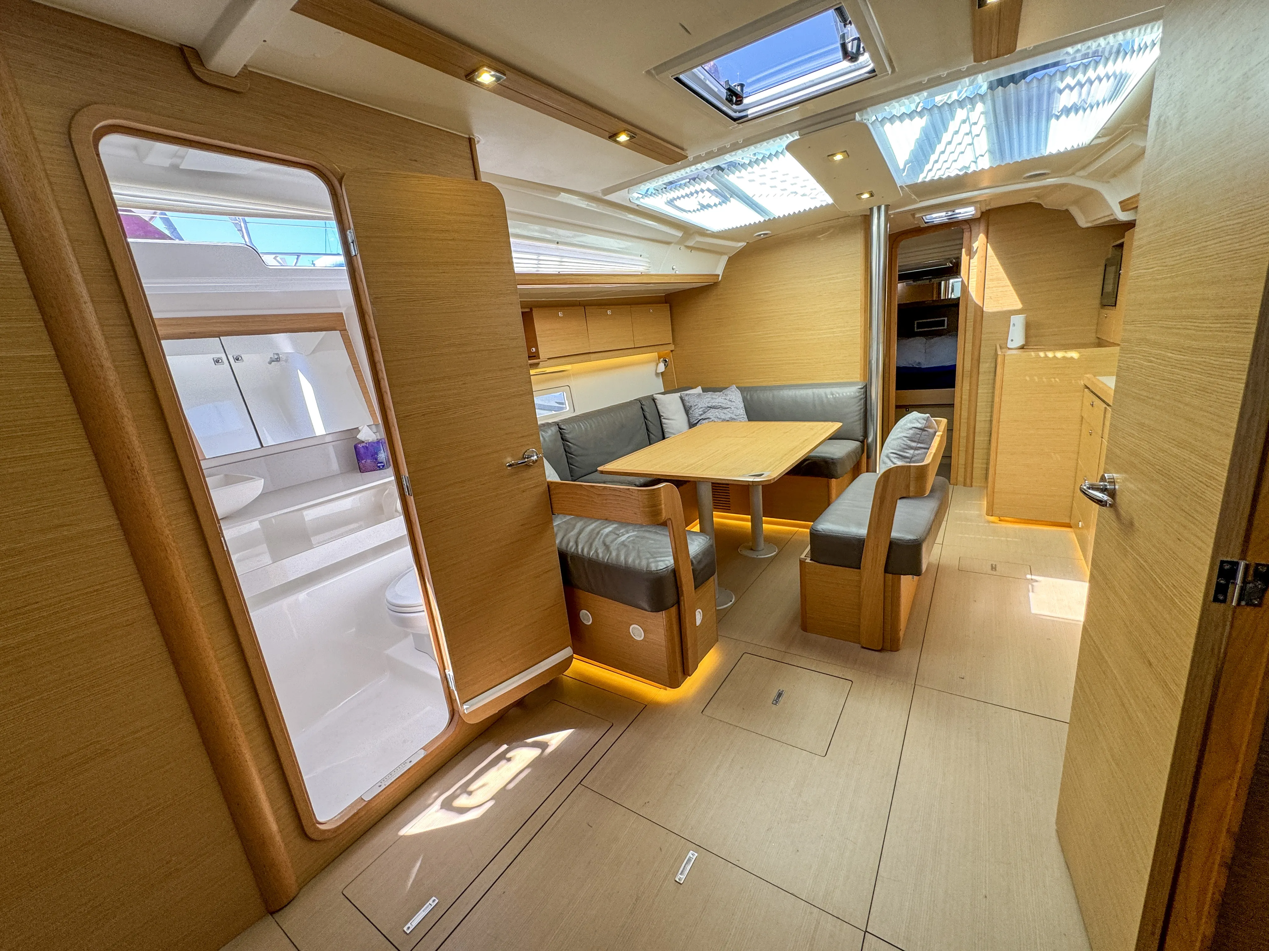 Dufour 430 Slowdown — yacht photo 10