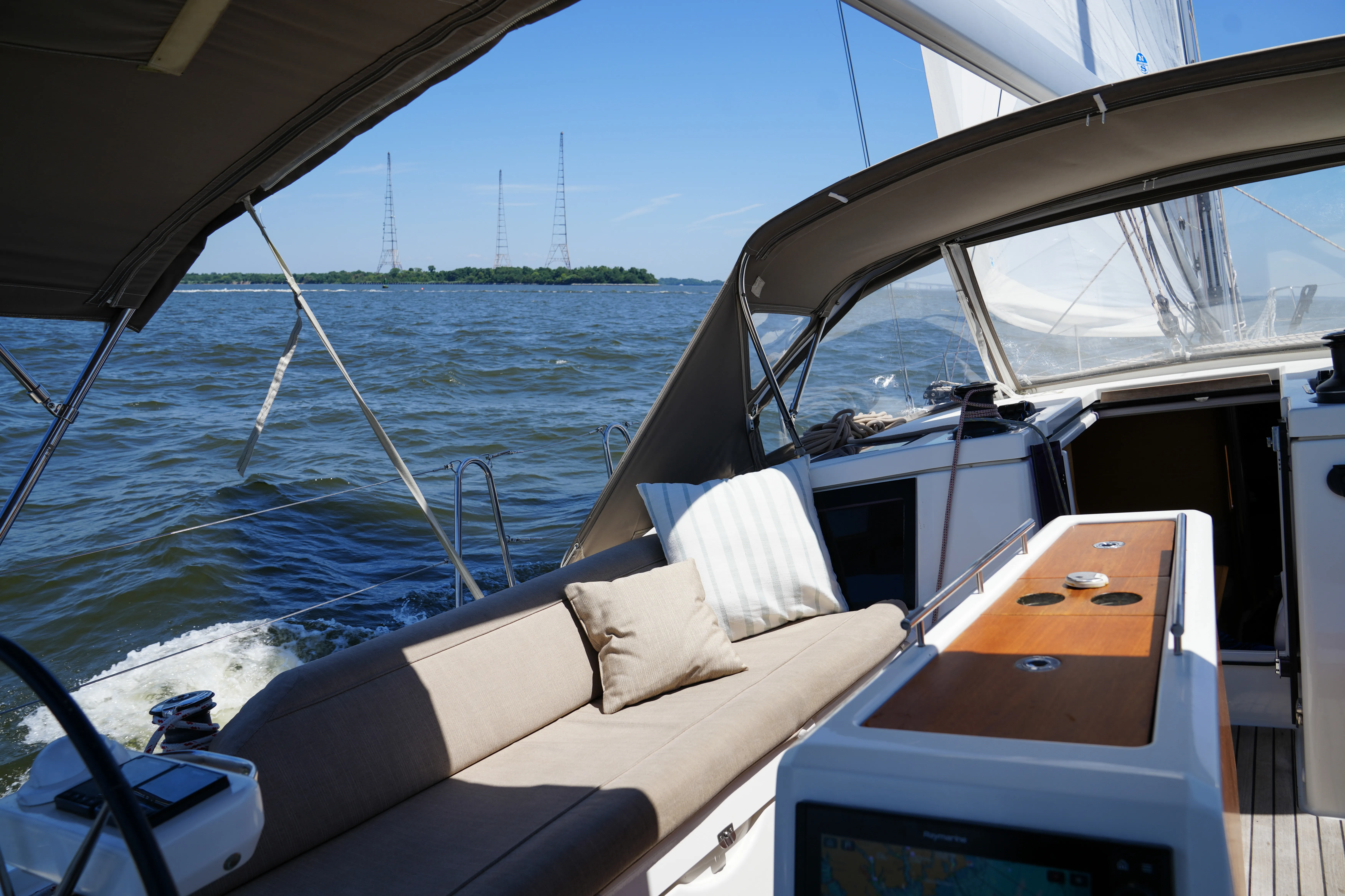 Dufour 430 Slowdown — yacht photo 6
