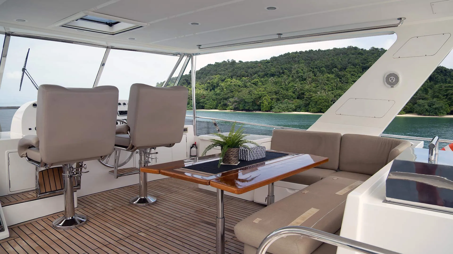 Motoryacht JAWSSS — yacht photo 14