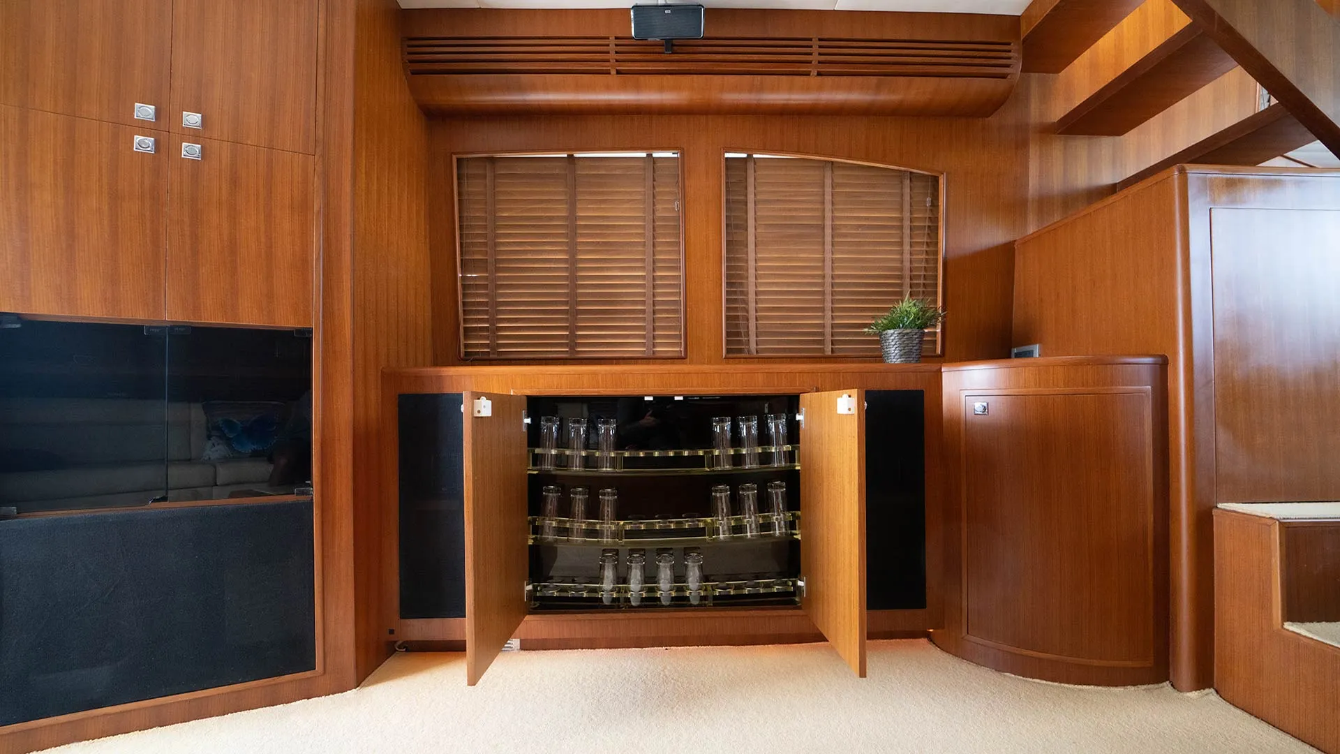 Motoryacht JAWSSS — yacht photo 26