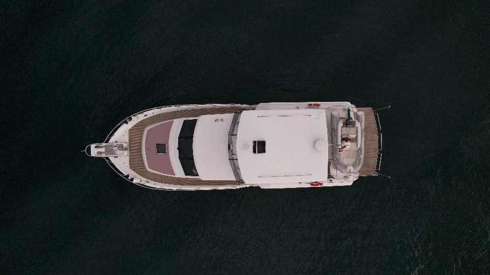 Motoryacht JAWSSS — yacht photo 2