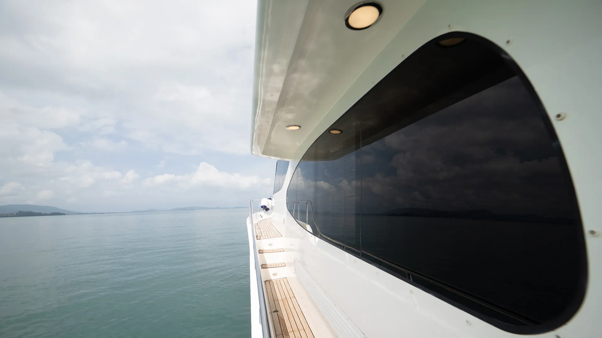 Motoryacht JAWSSS — yacht photo 4