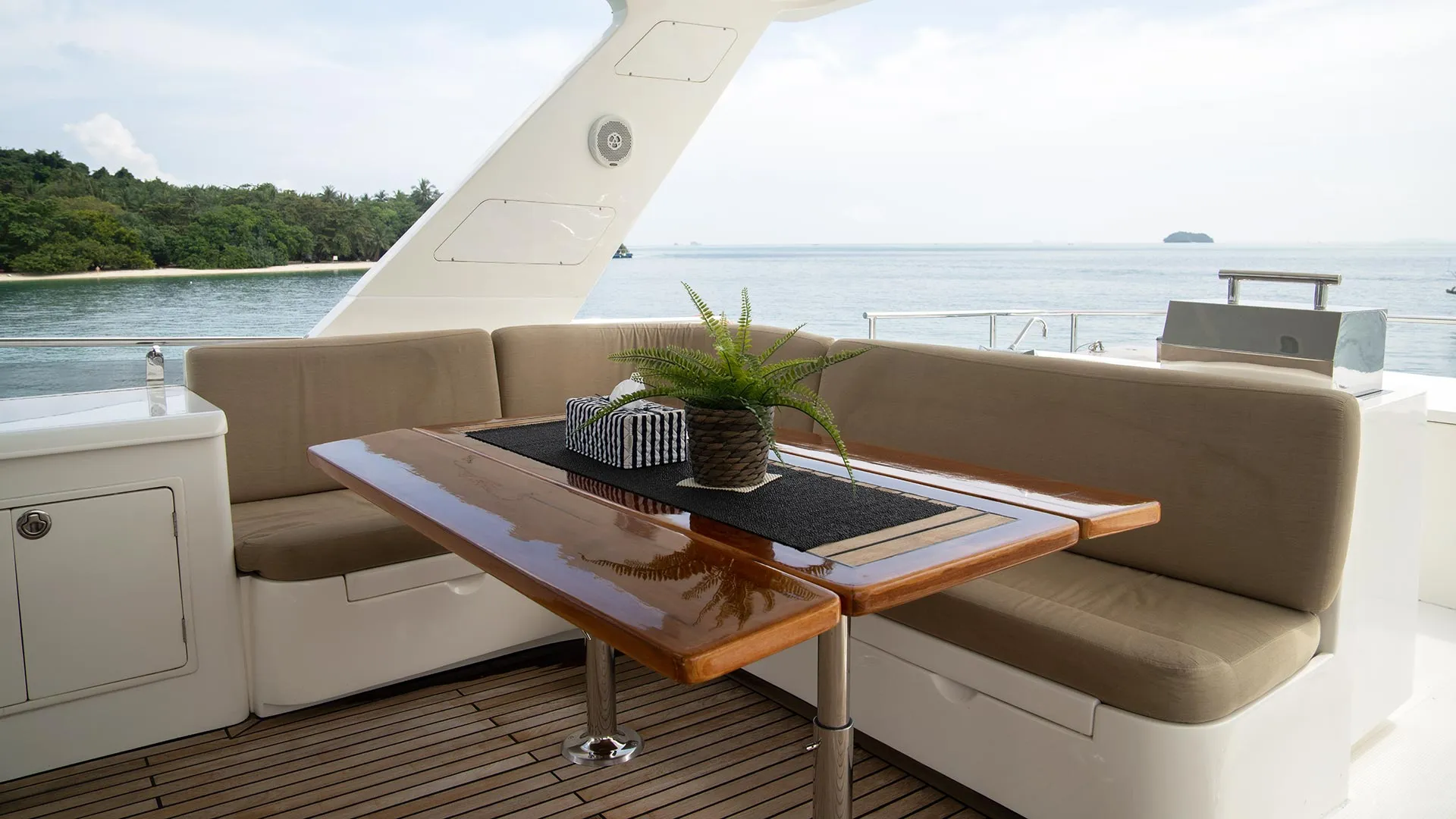 Motoryacht JAWSSS — yacht photo 13